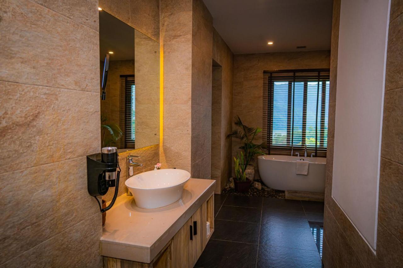 Dorje'S Resort And Spa Pokhara Bagian luar foto