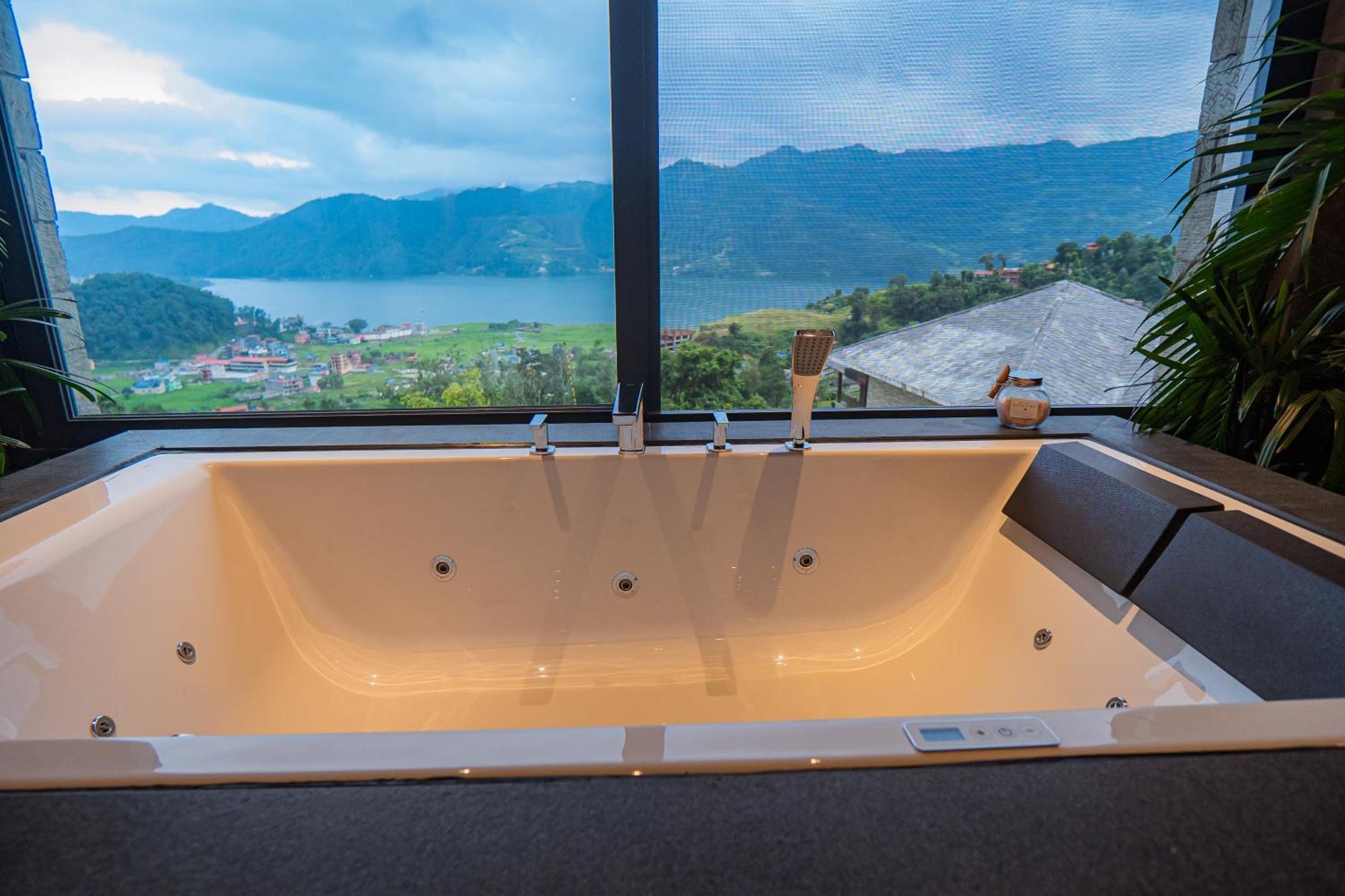 Dorje'S Resort And Spa Pokhara Bagian luar foto